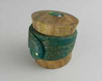 Elegant neck box